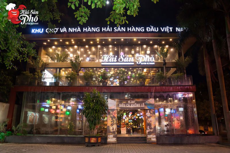 Bên ngoài nhà hàng Hải Sản Phố